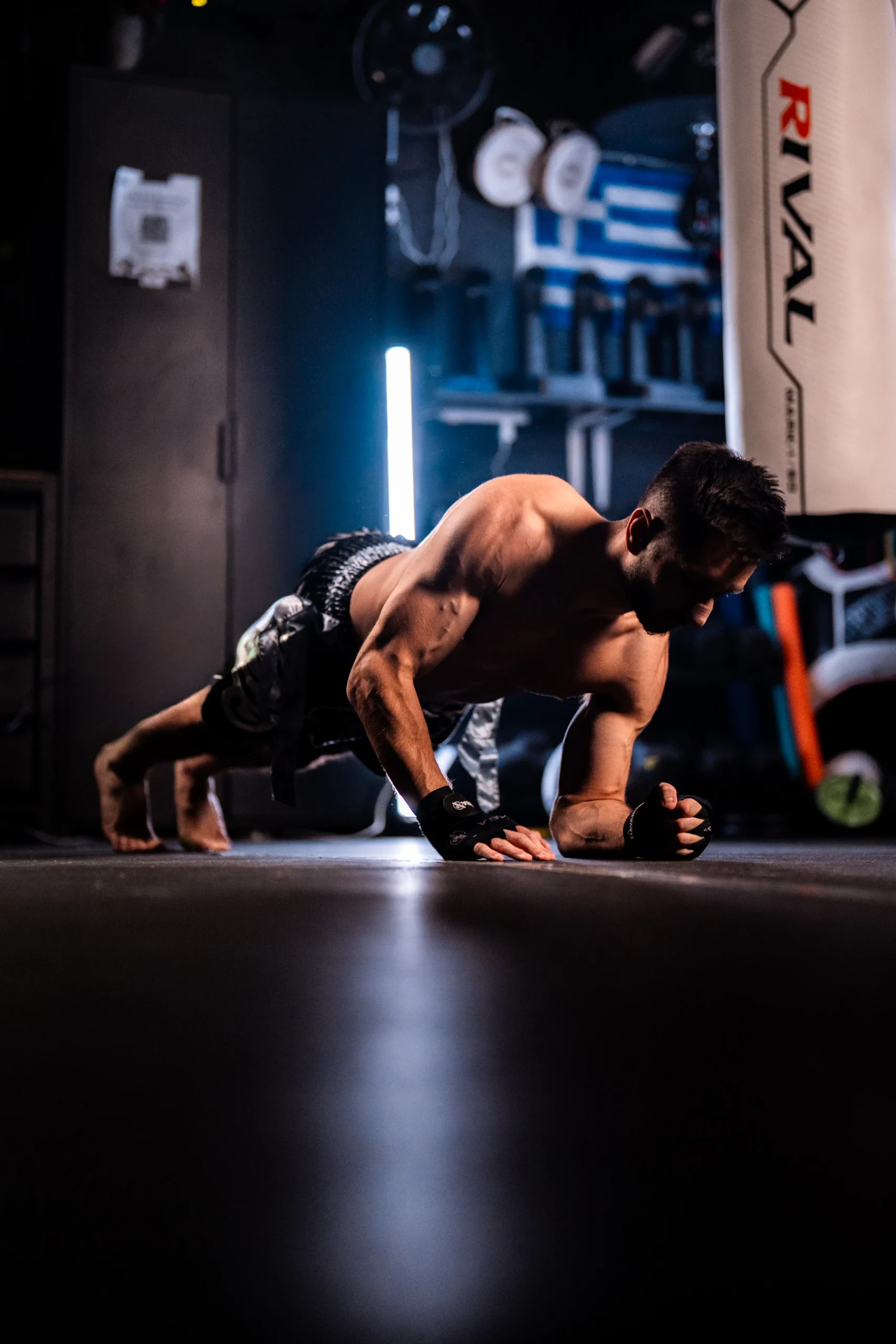 Man holding a forearm plank as an example of static muscular tension