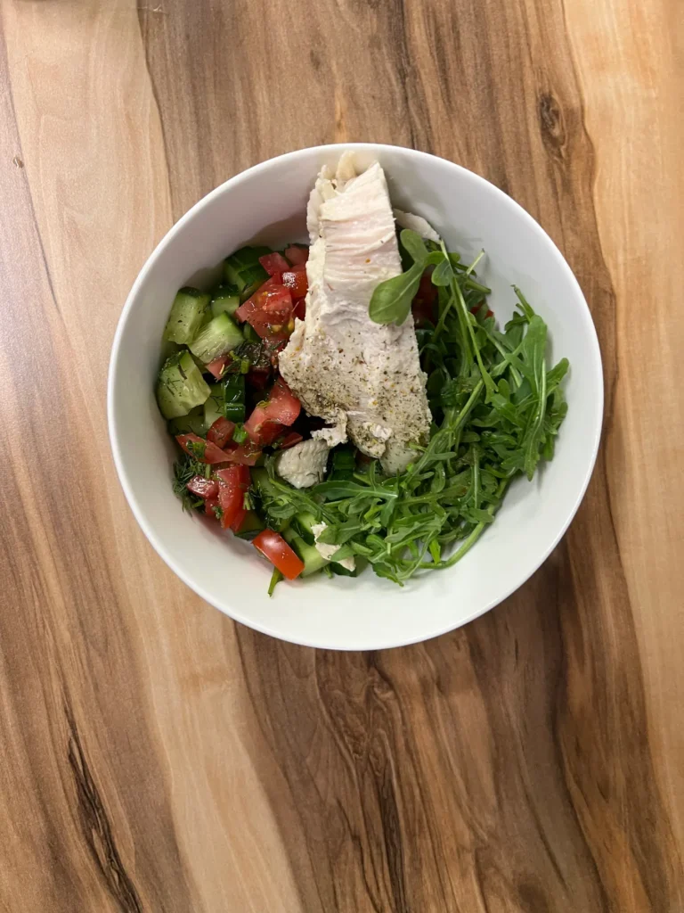 Fresh salad with grilled chicken and colorful vegetables, illustrating balanced food choices