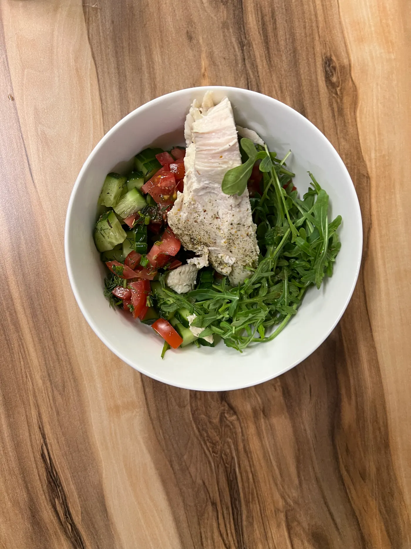 Fresh salad with grilled chicken and colorful vegetables, illustrating balanced food choices