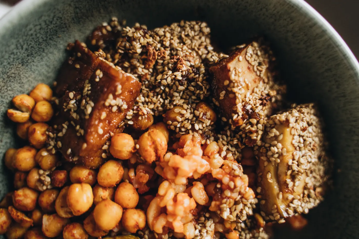 Tofu and chickpea meal illustrating a plant-rich diet