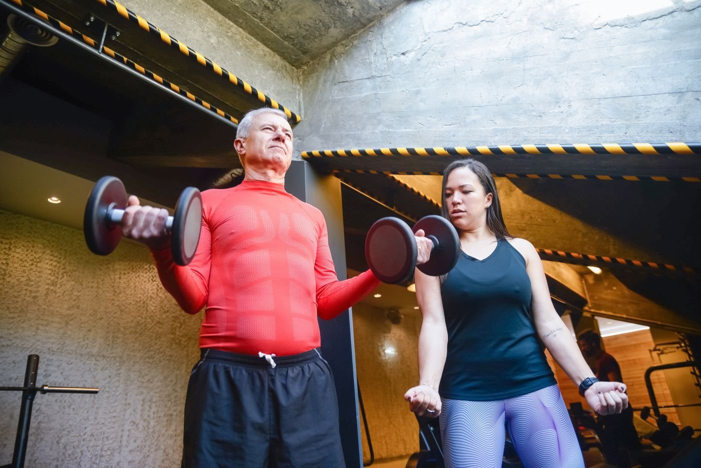 Older adults strength training together with dumbbells