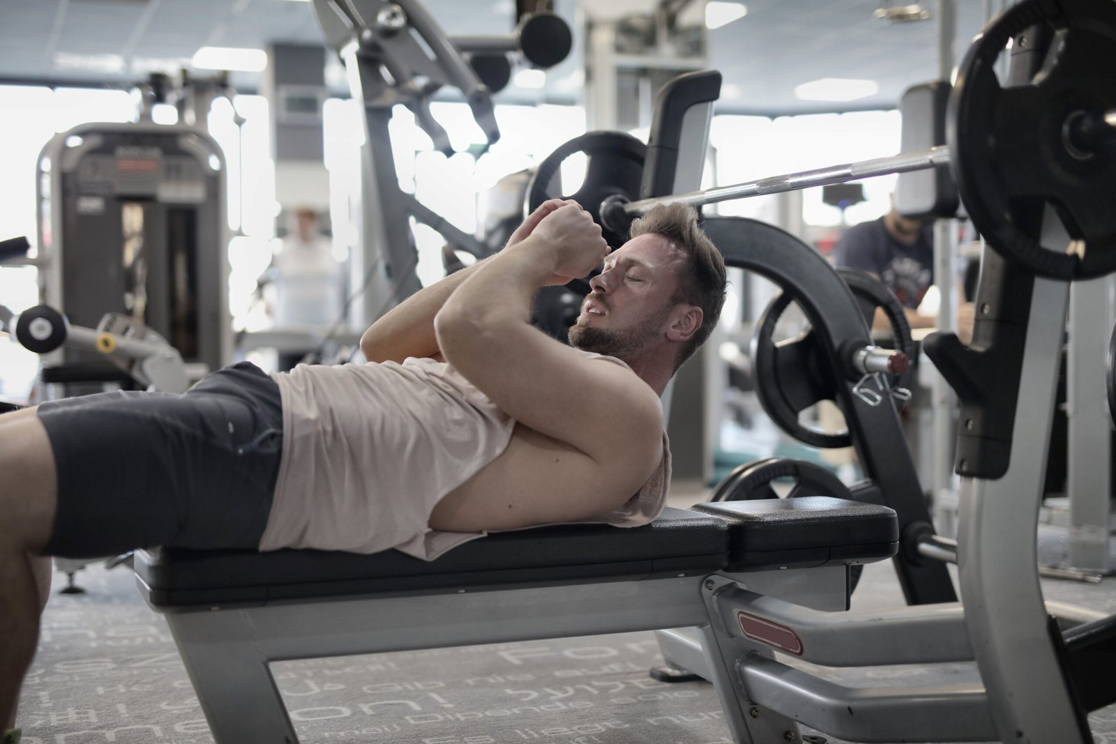 Lifter resting on a bench before a strength-training set
