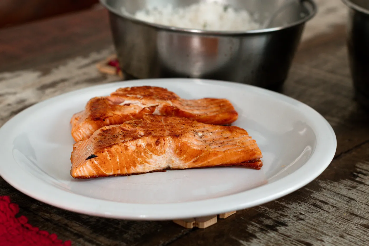 Grilled salmon fillets as a protein-rich meal