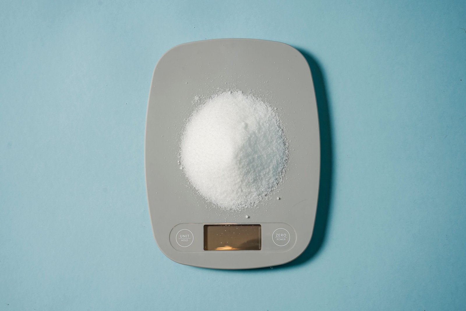 Kitchen scale measuring sugar