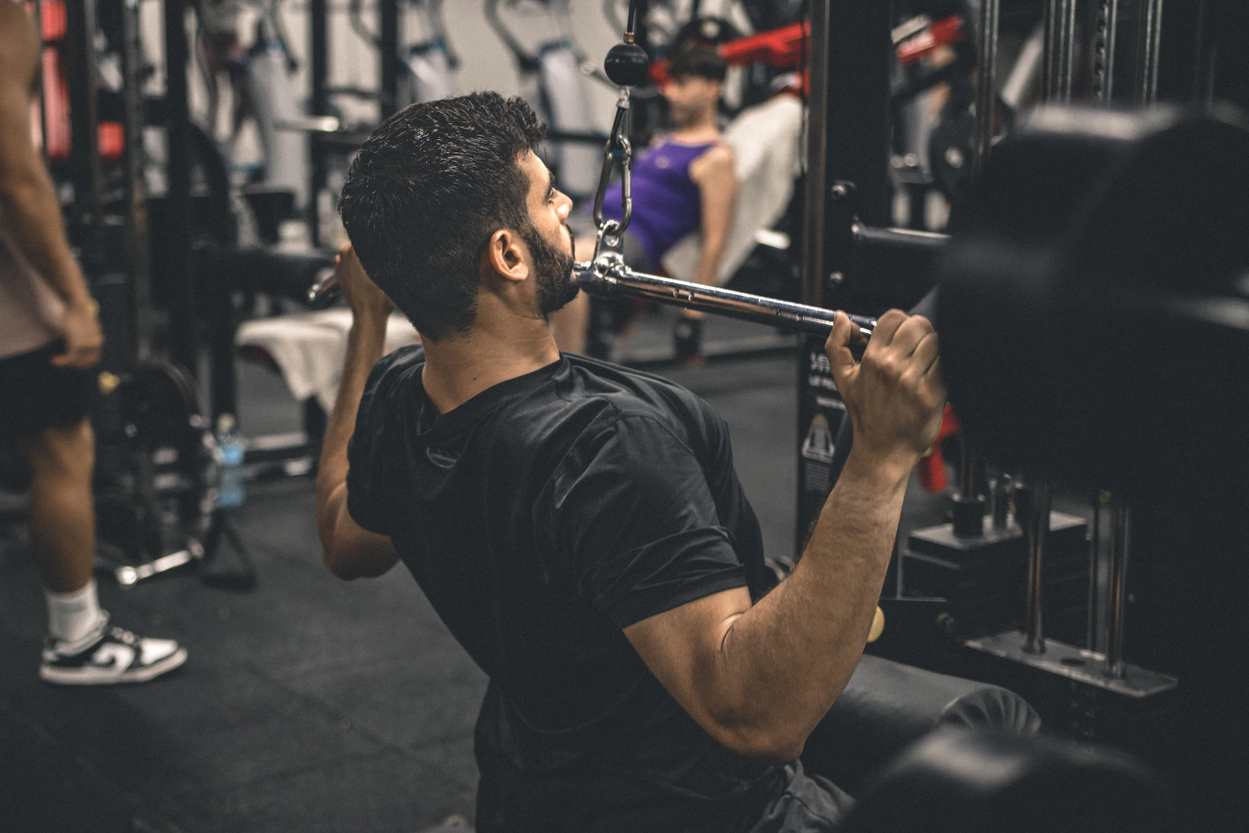 Lifter training with a barbell