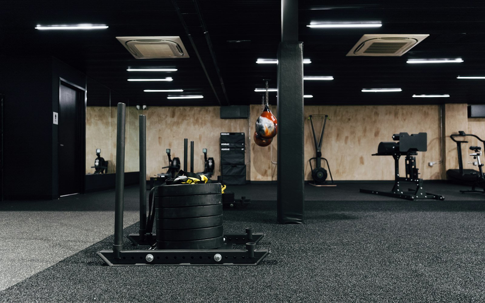 Strength-training equipment for a practical home-gym session