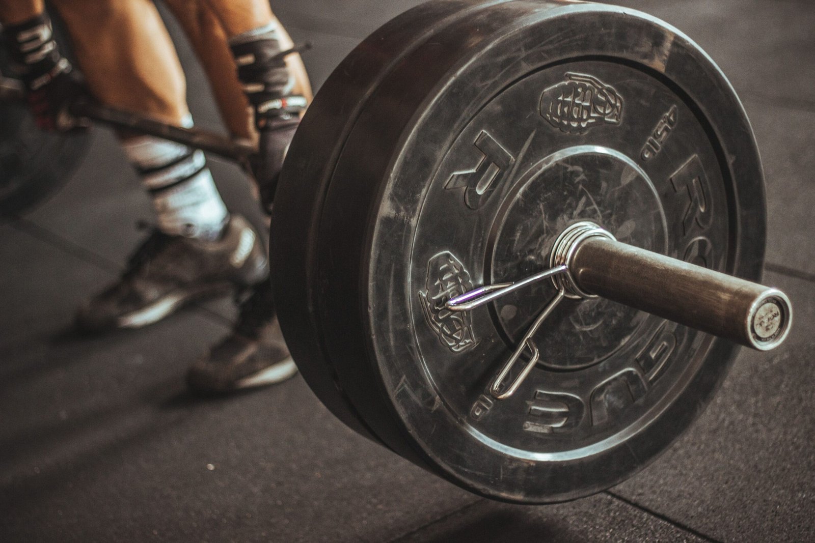 Lifter holding a barbell during a gym session