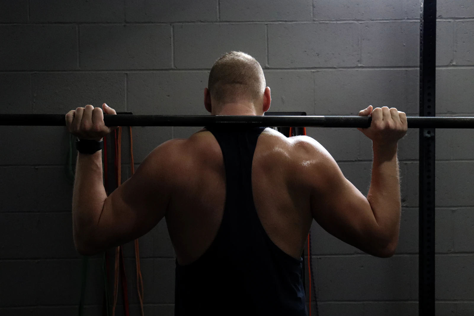 Athlete lifting a barbell during a structured resistance workout