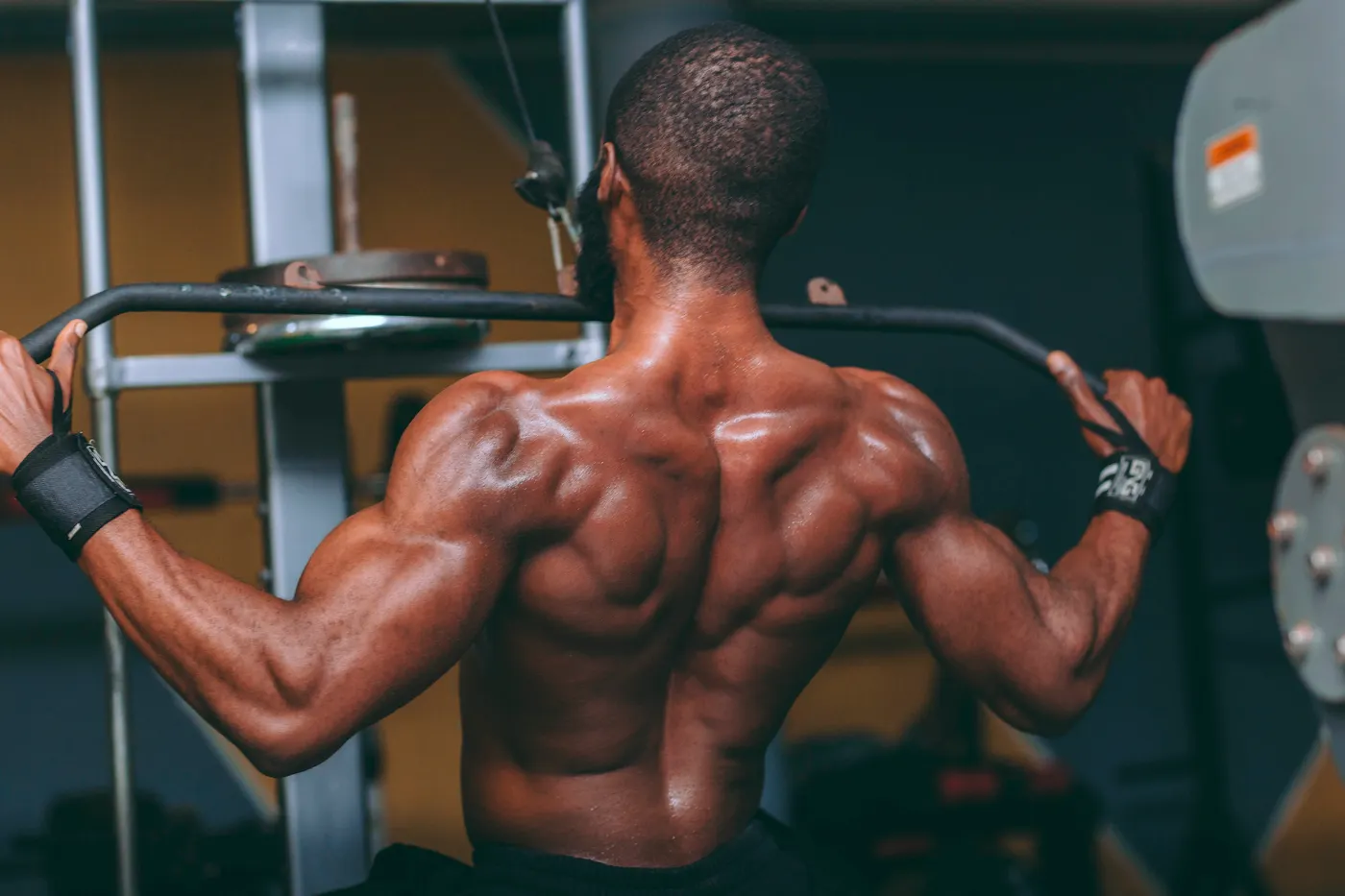 Man training his back with a lat pulldown machine